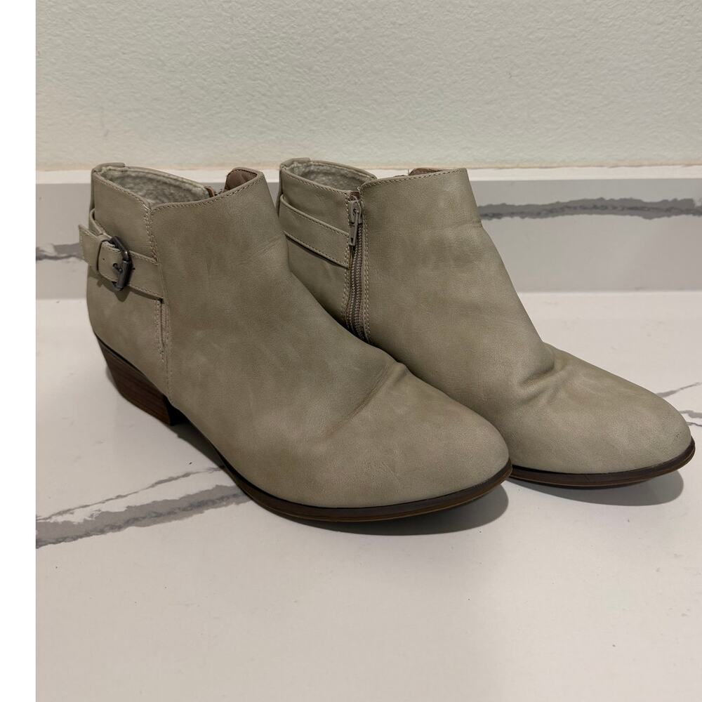Espirt‎ Kyla Ankle Booties 10M Taupe Gray Faux Leather Low Heel Buckle Boots